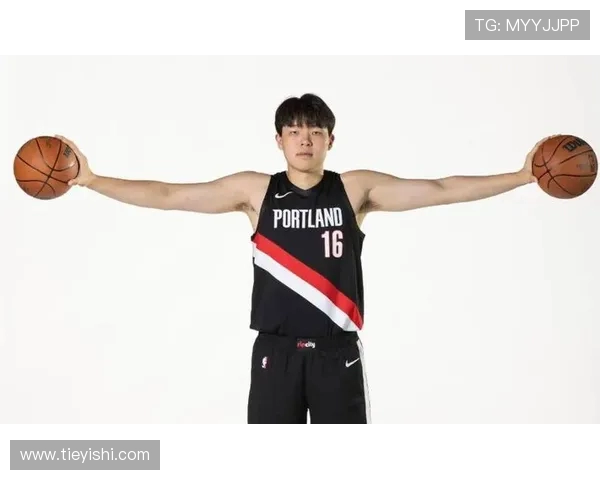 杨瀚森进攻掩护表现出色防守端全力以赴展现顽强拼搏精神